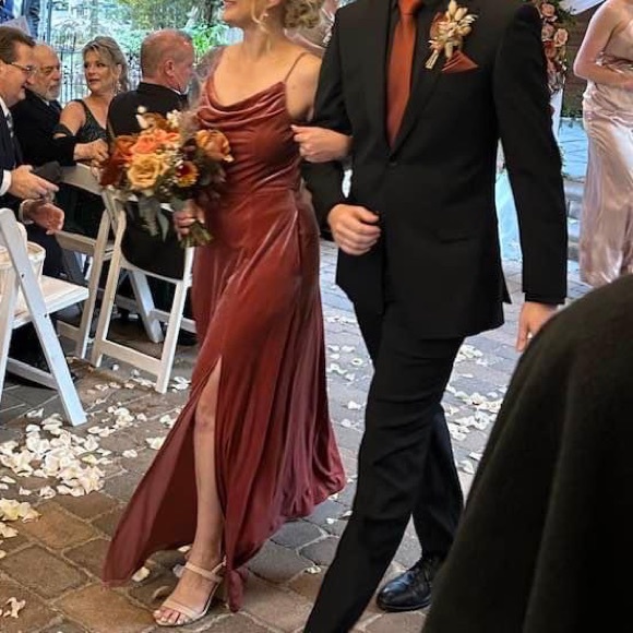 David’s Bridal Cinnamon Velvet Cowl Neck Bridesmaid Dress - Size 6 - Picture 4 of 7